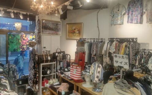 シャンデリアが彩る、華やかな店内。