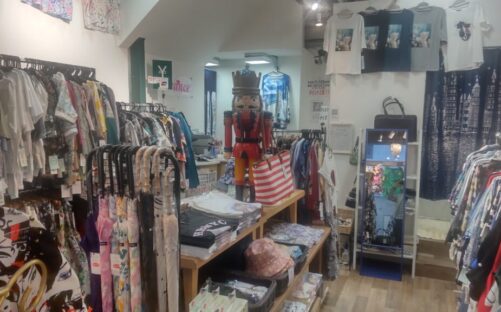 2,200円中心♪ 毎日を素敵に彩るミセス婦人服がずらり。